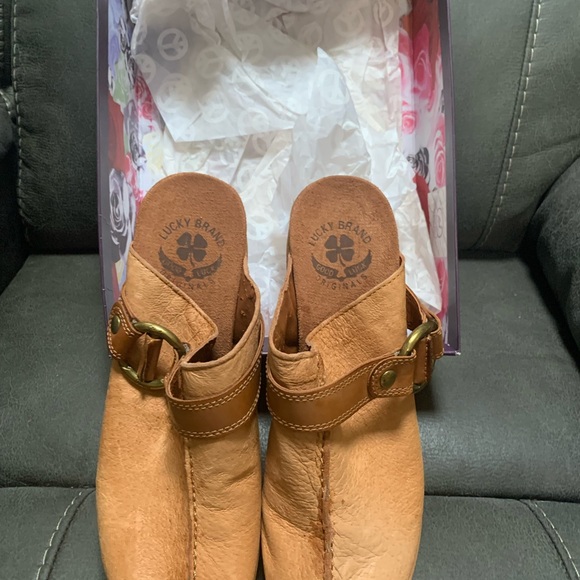 Worn Once excellent condition! box beat up a bit - Picture 5 of 7